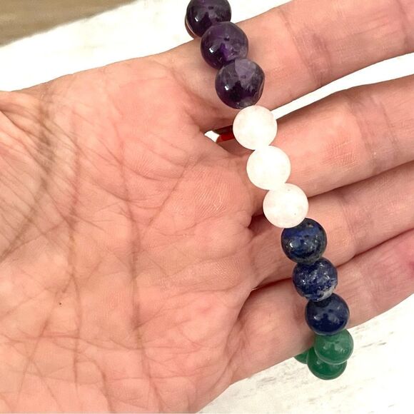 Chakra natural stones bracelet with red tassel - Picture 5 of 7